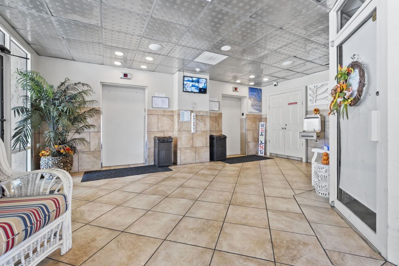 210 75th Ave. N Photo 8