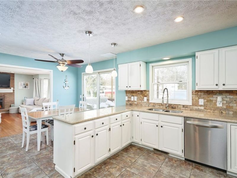 5819 Linder Circle NE, Canton, OH 44721 Photo 3