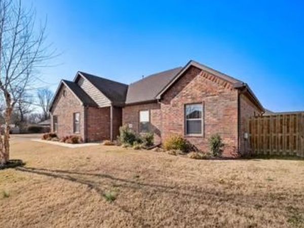 555 Harrison Street , Pea Ridge, AR 72751