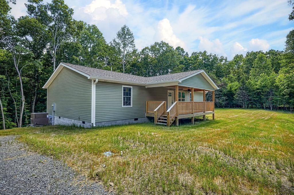 1053 Benton Tidwell Rd, Hilham, TN 38568 Main Photo