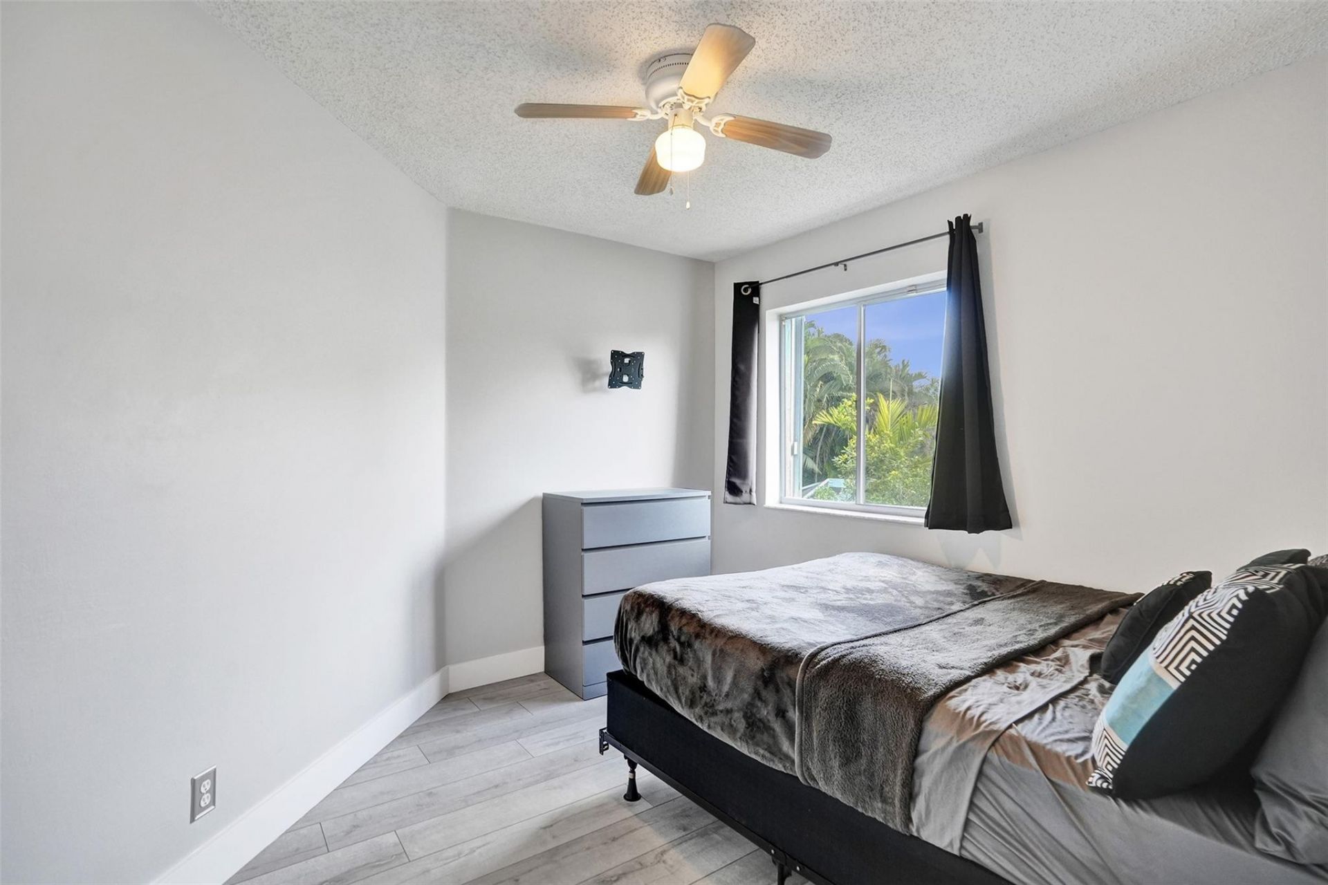 19321 NW 10th Street, Pembroke Pines, FL 33029 Photo