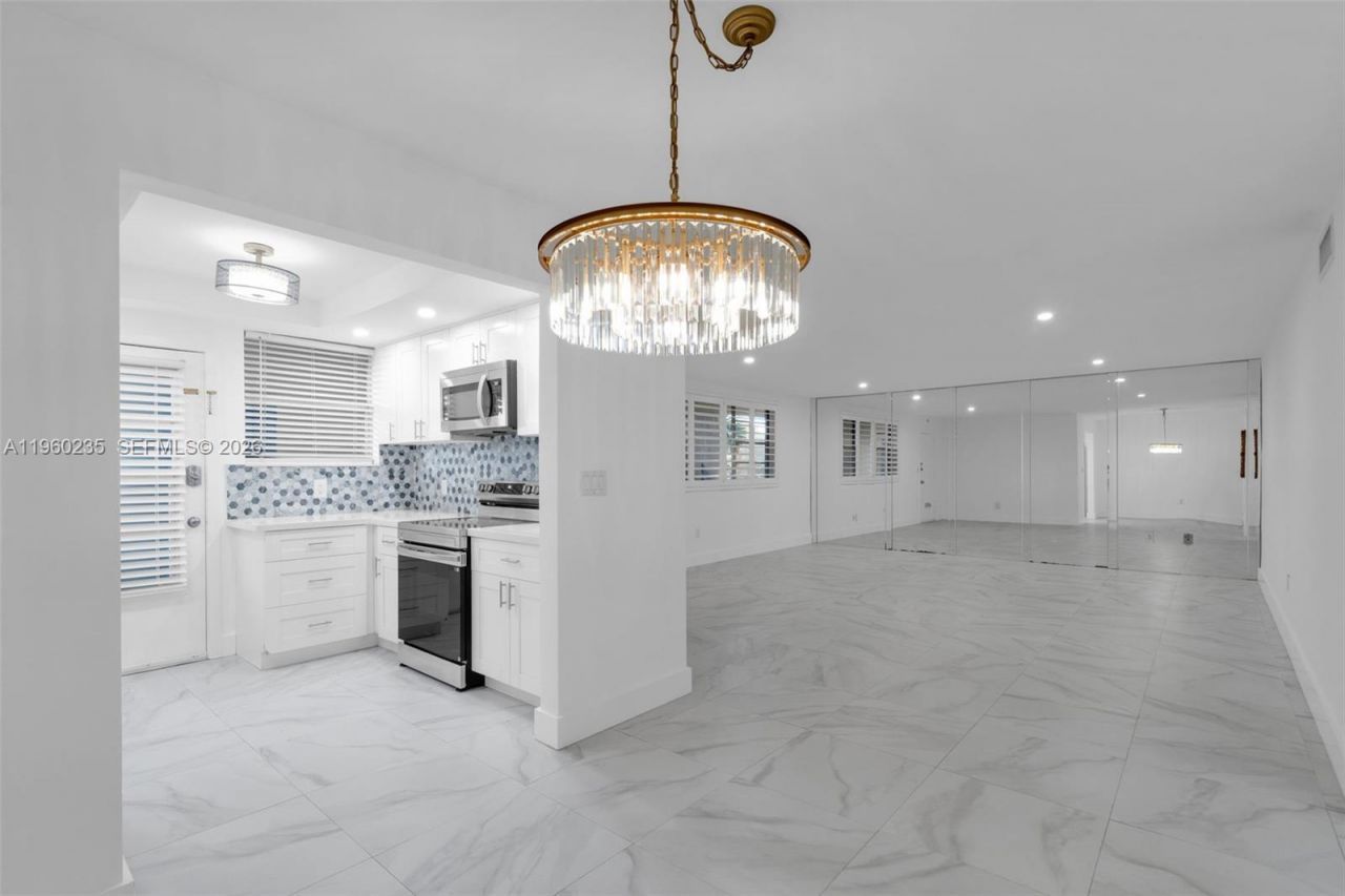 11960 NE 19th Dr, Unit 15, North Miami, FL 33181 Photo