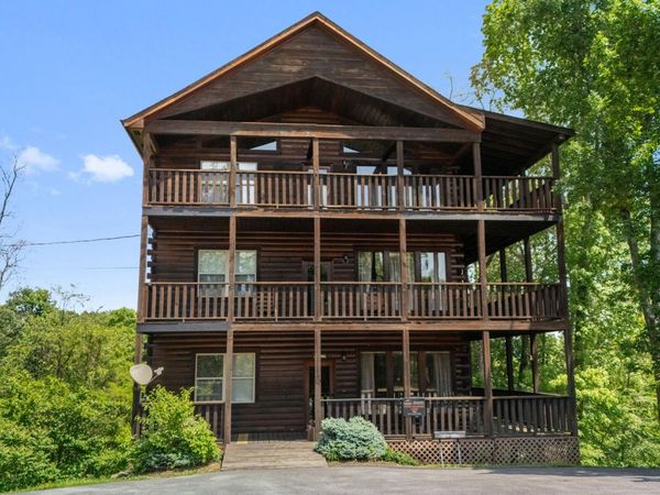 368 Oak Lake Drive, Sevierville, TN 37876