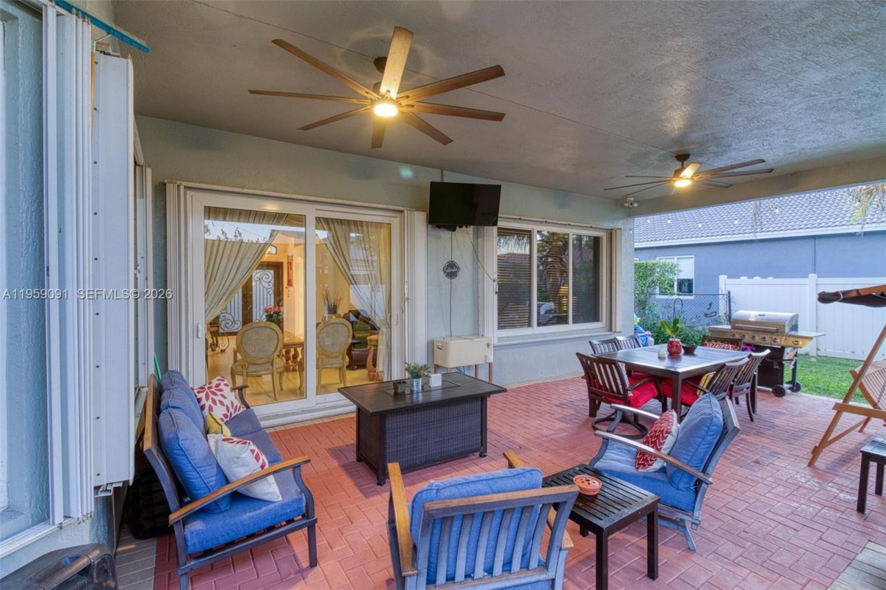 15959 SW 6th St, Pembroke Pines, FL 33027 Photo