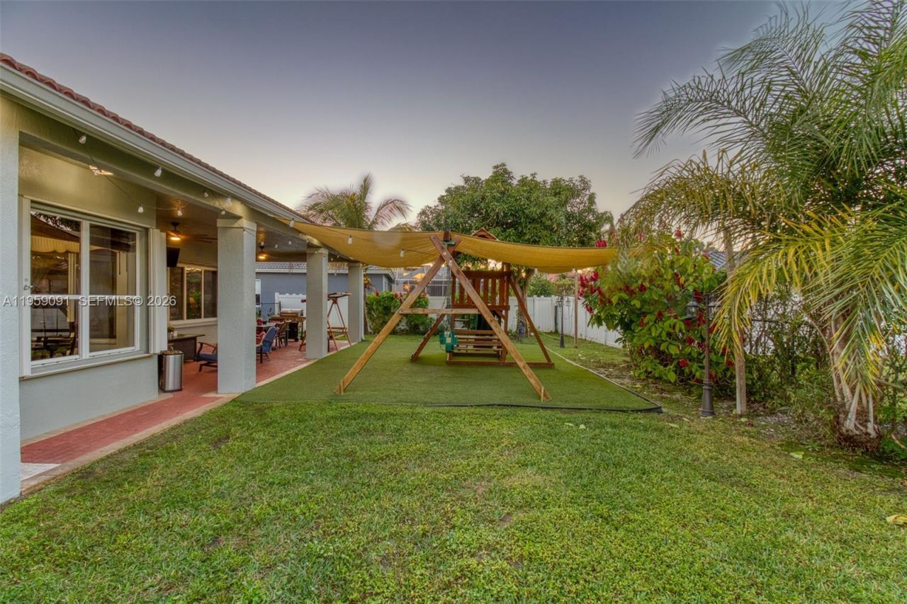 15959 SW 6th St, Pembroke Pines, FL 33027 Photo