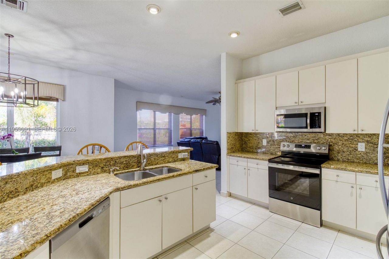 15959 SW 6th St, Pembroke Pines, FL 33027 Photo