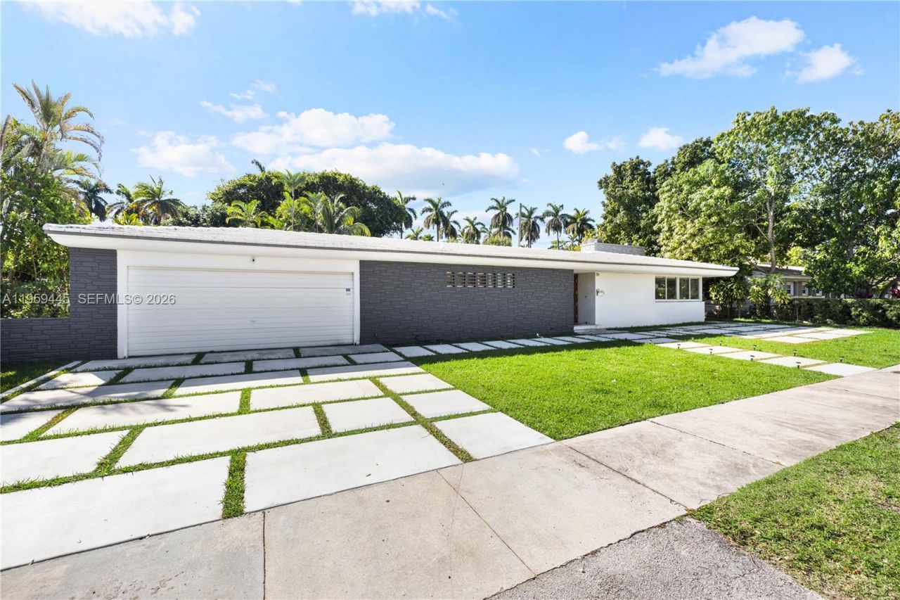 1040 NE 86th St, Miami, FL 33138 Photo