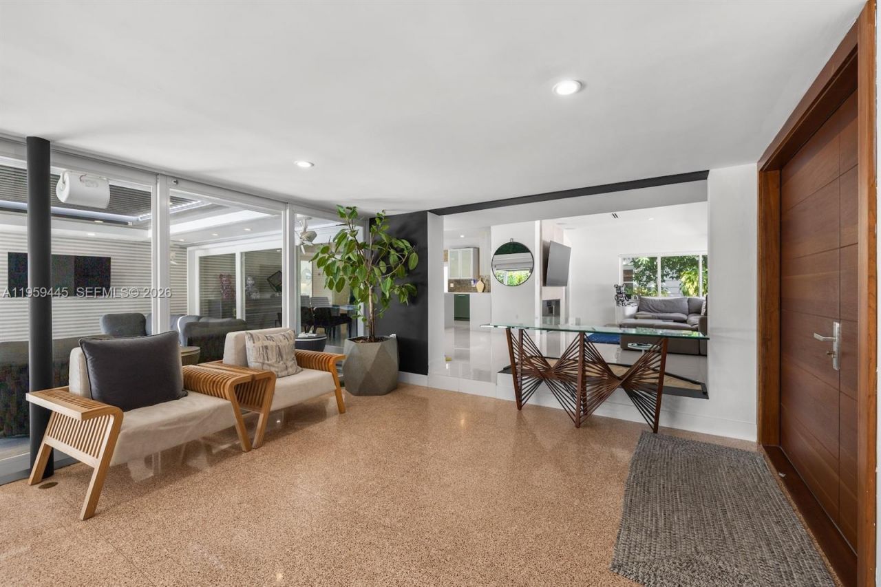 1040 NE 86th St, Miami, FL 33138 Photo