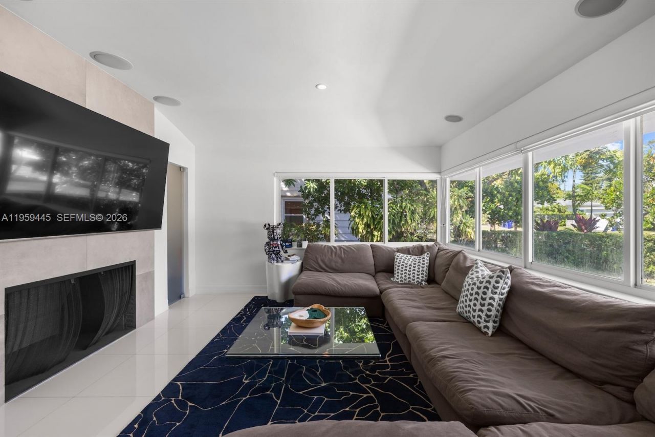 1040 NE 86th St, Miami, FL 33138 Photo