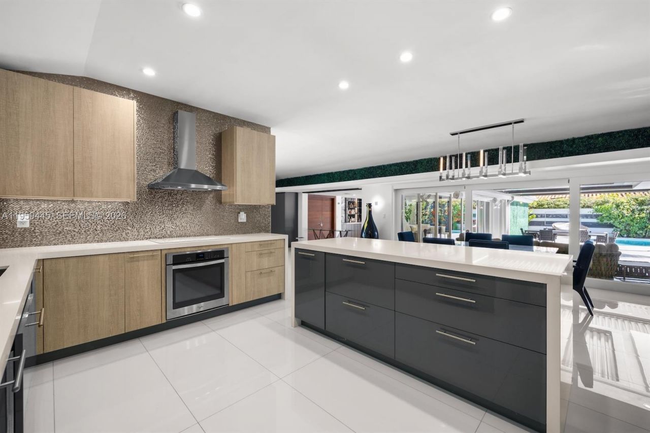 1040 NE 86th St, Miami, FL 33138 Photo