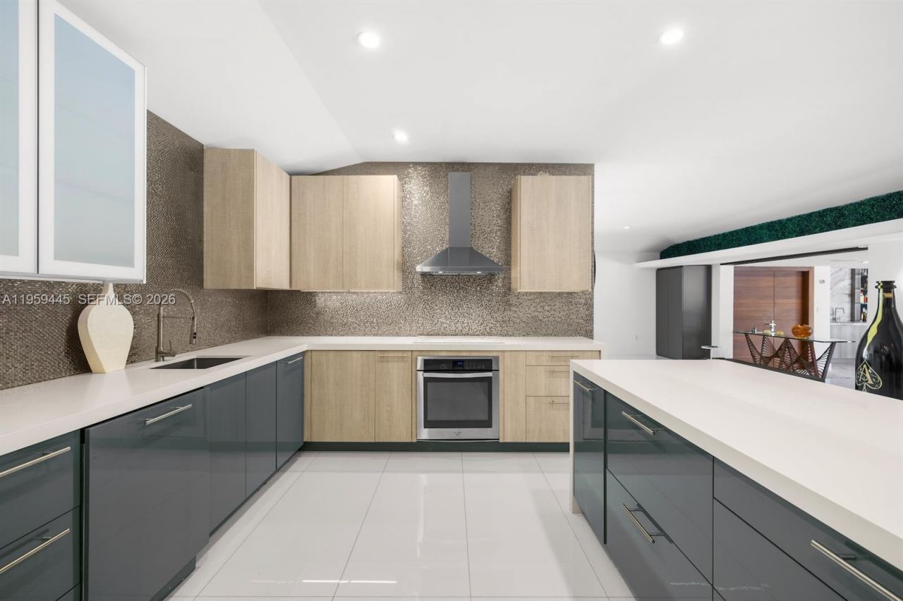 1040 NE 86th St, Miami, FL 33138 Photo