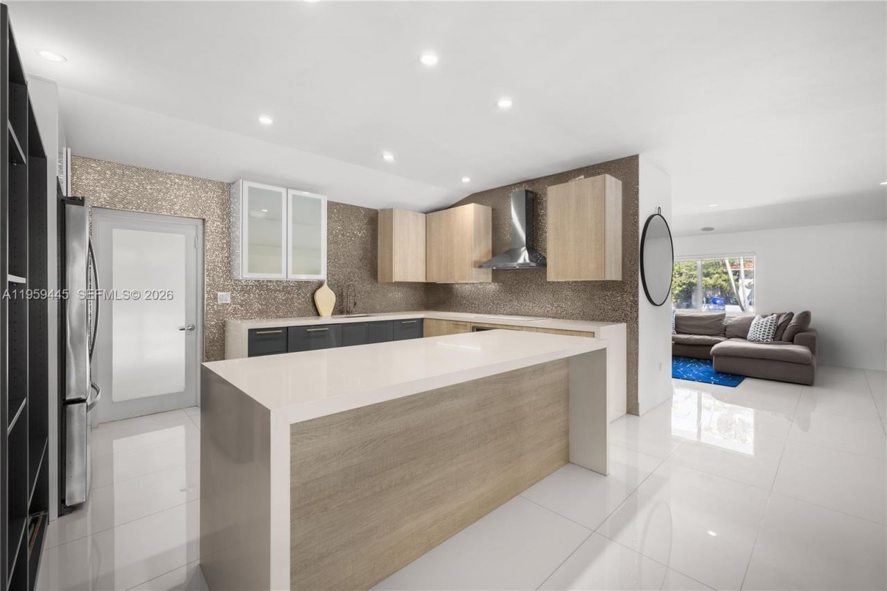 1040 NE 86th St, Miami, FL 33138 Photo