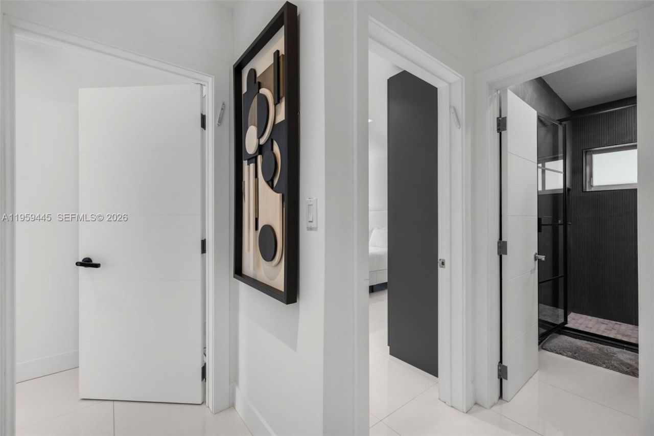 1040 NE 86th St, Miami, FL 33138 Photo