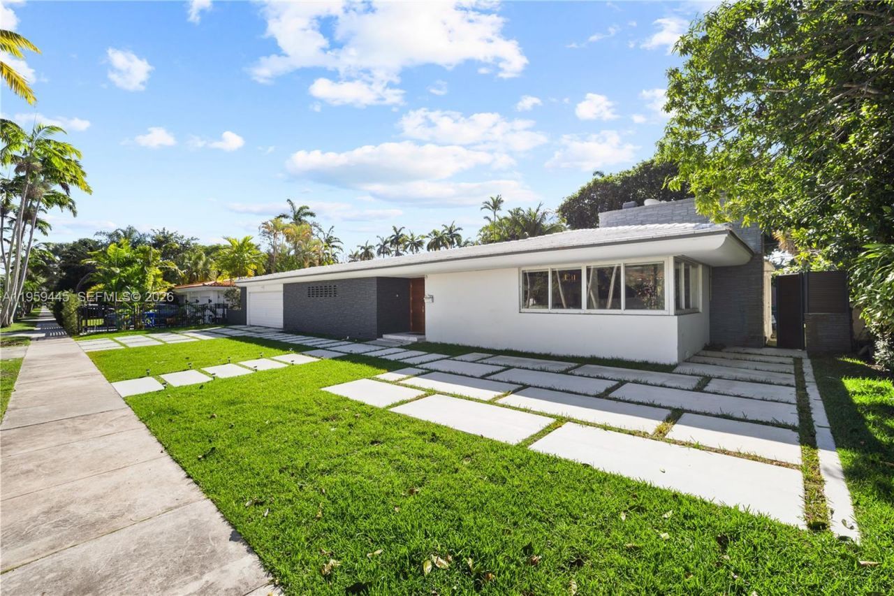 1040 NE 86th St, Miami, FL 33138 Photo