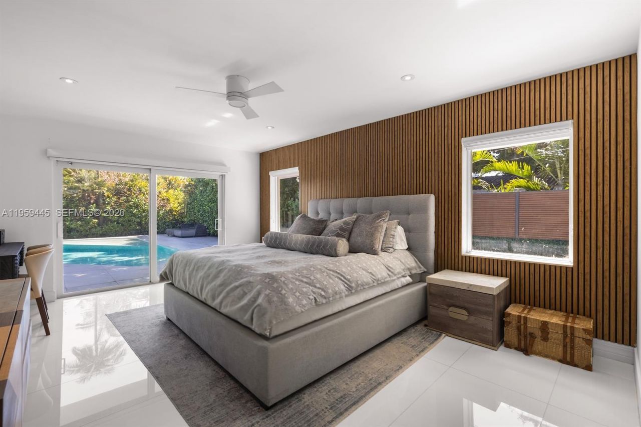 1040 NE 86th St, Miami, FL 33138 Photo