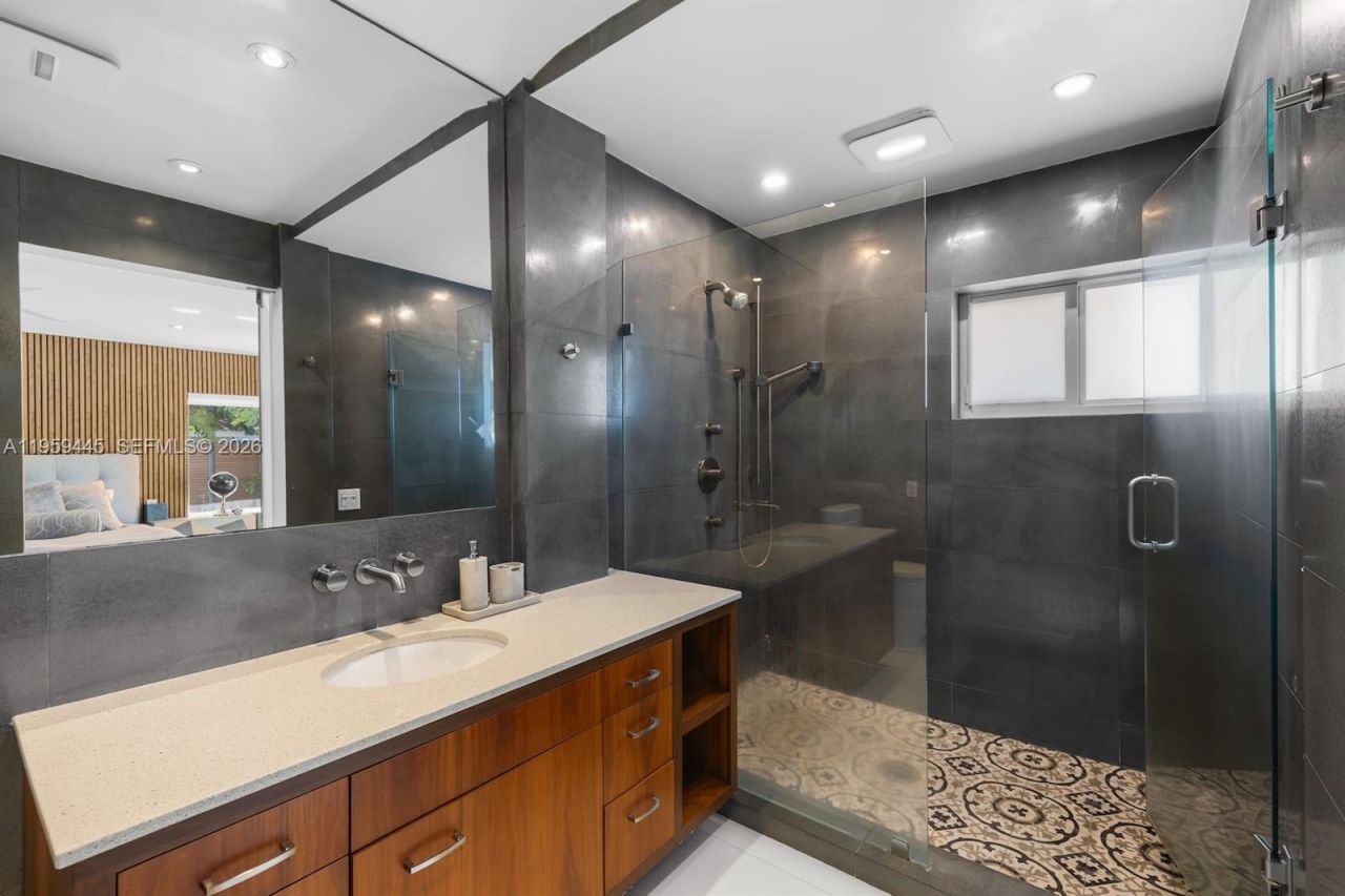 1040 NE 86th St, Miami, FL 33138 Photo