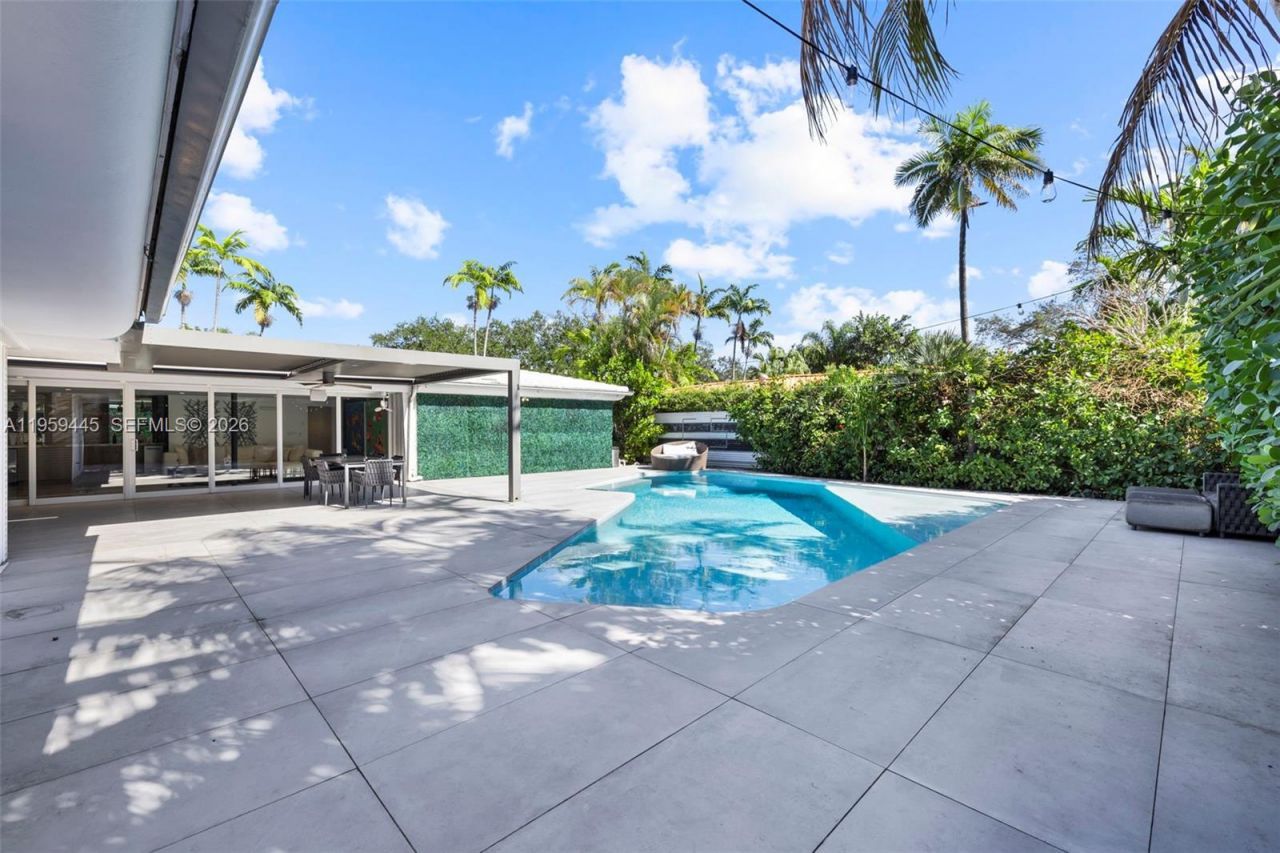 1040 NE 86th St, Miami, FL 33138 Photo