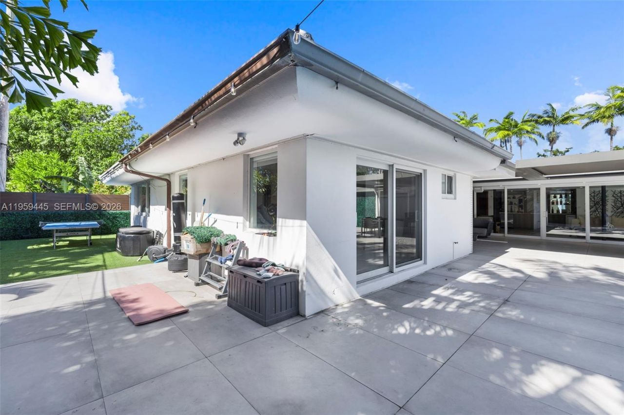 1040 NE 86th St, Miami, FL 33138 Photo