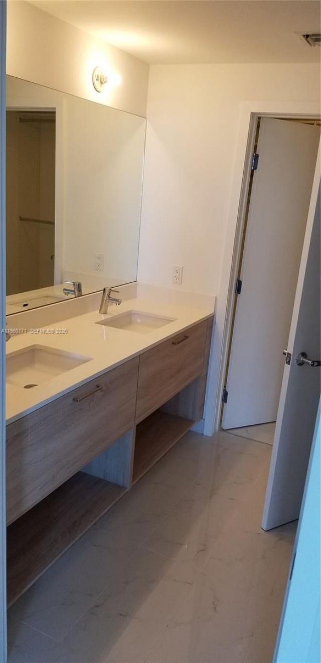 16385 Biscayne Blvd , Unit 1516, Miami, FL 33160 Photo