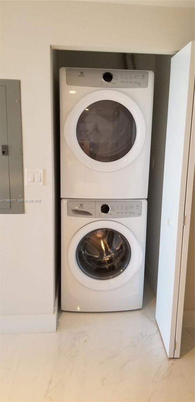 16385 Biscayne Blvd , Unit 1516, Miami, FL 33160 Photo