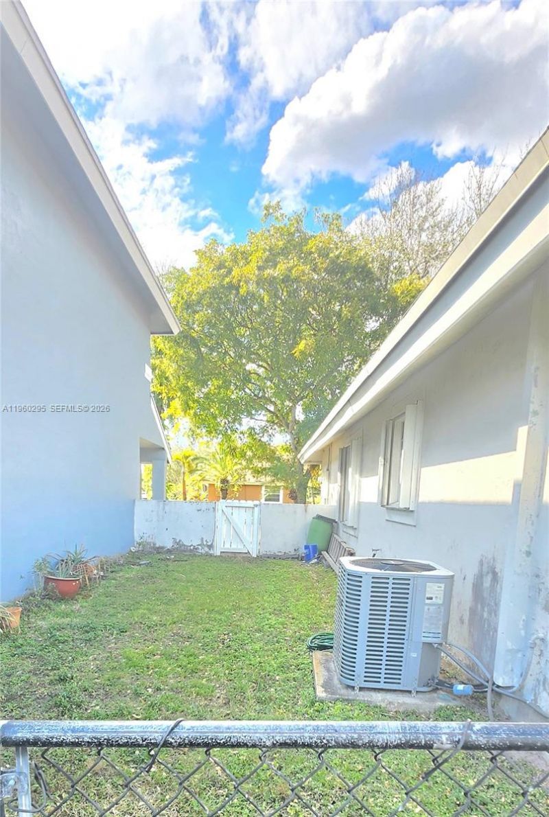 621 NW 205th Ave, Pembroke Pines, FL 33029 Photo