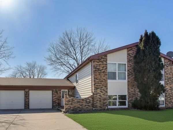 627 Chardonnay Lane, Crystal Lake, IL 60014