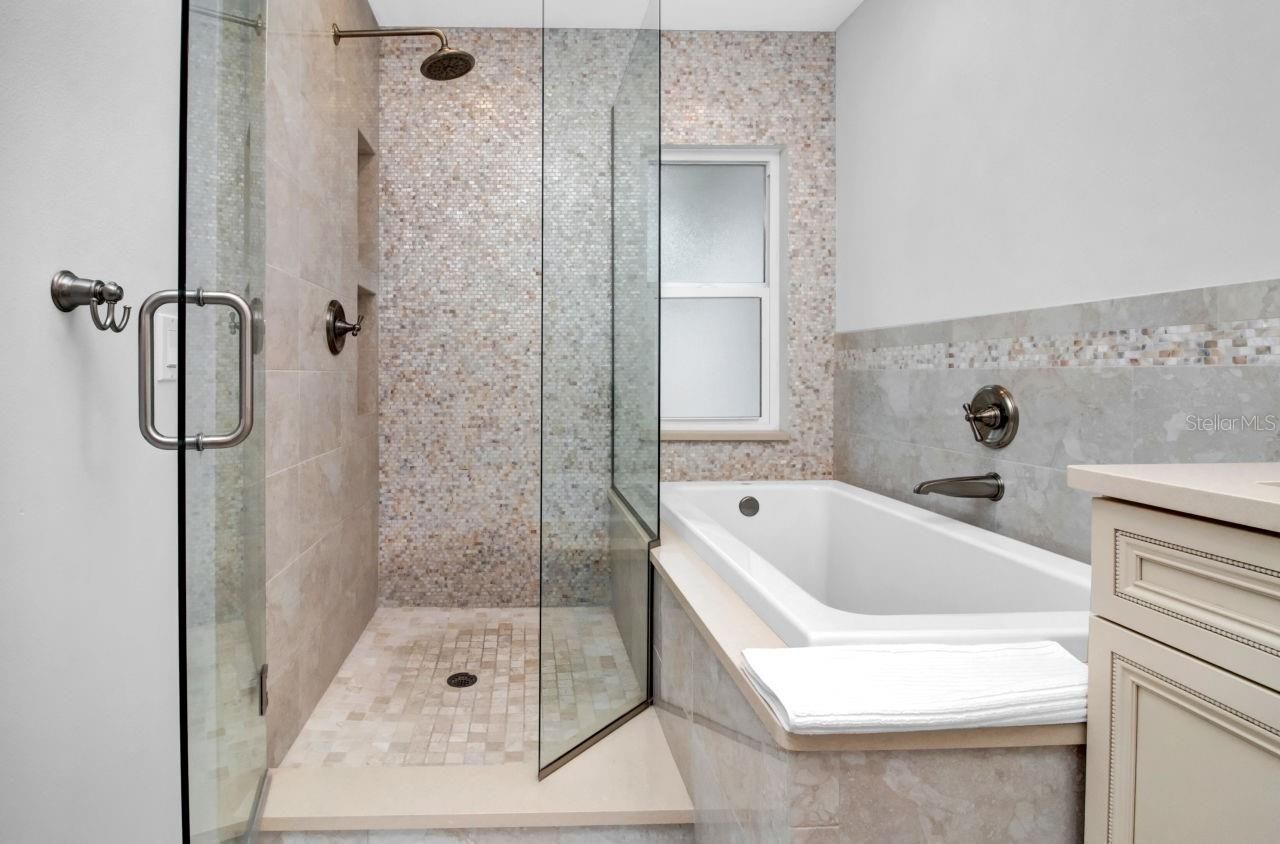 1208 De Narvaez Avenue, Bradenton, FL 34209 Photo