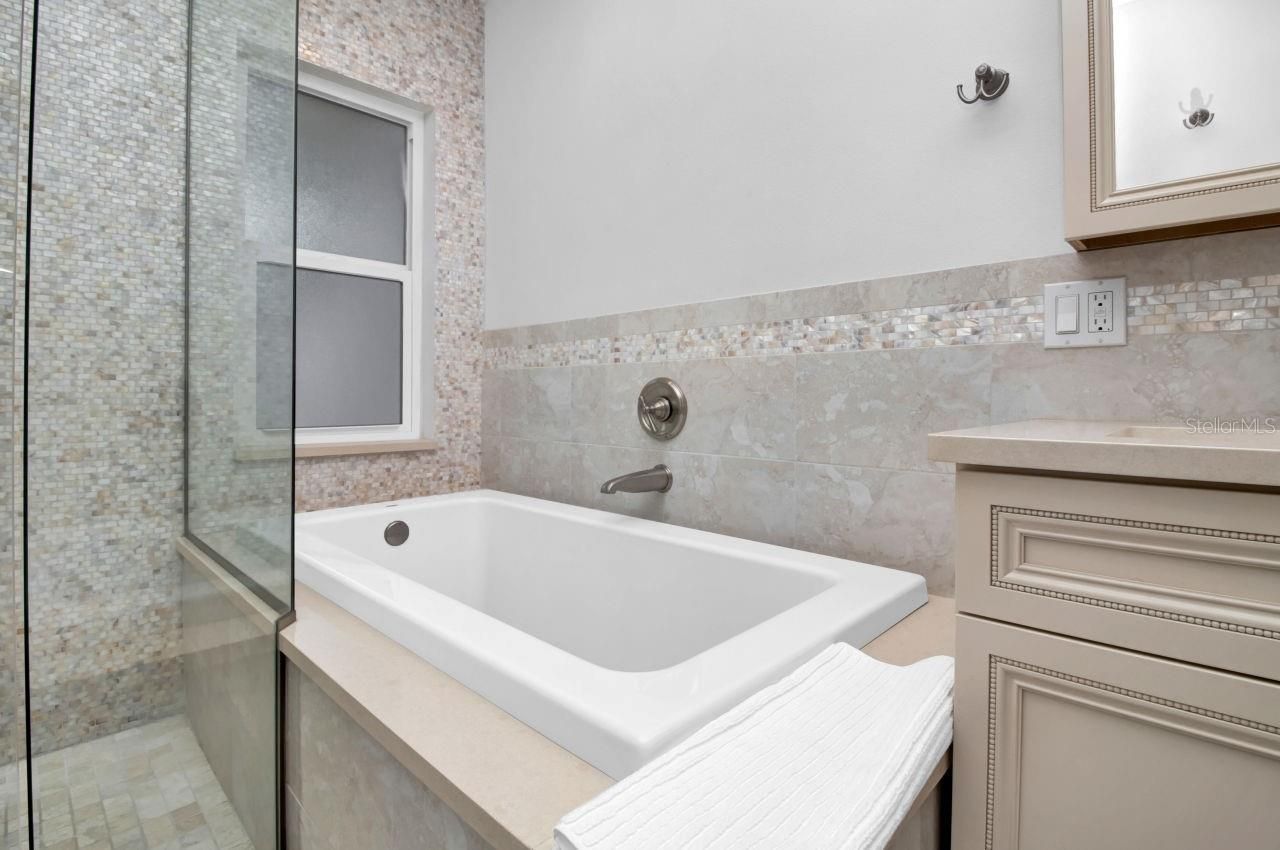 1208 De Narvaez Avenue, Bradenton, FL 34209 Photo