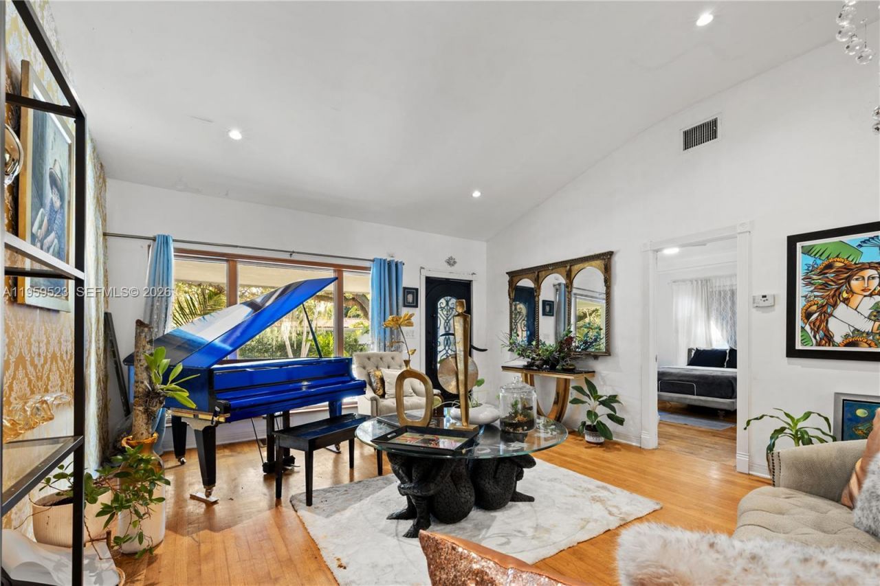 1051 NE 86th St, Miami, FL 33138 Photo