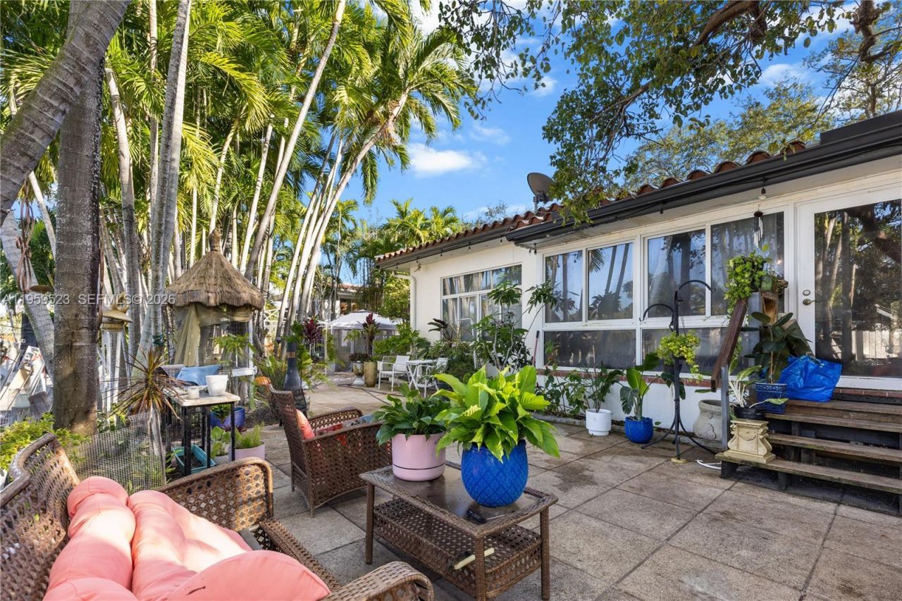 1051 NE 86th St, Miami, FL 33138 Photo