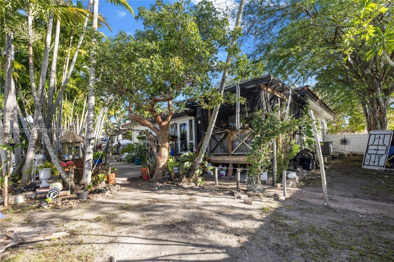 1051 NE 86th St, Miami, FL 33138 Photo