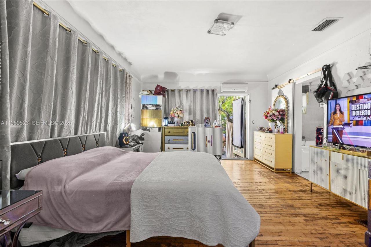 1051 NE 86th St, Miami, FL 33138 Photo