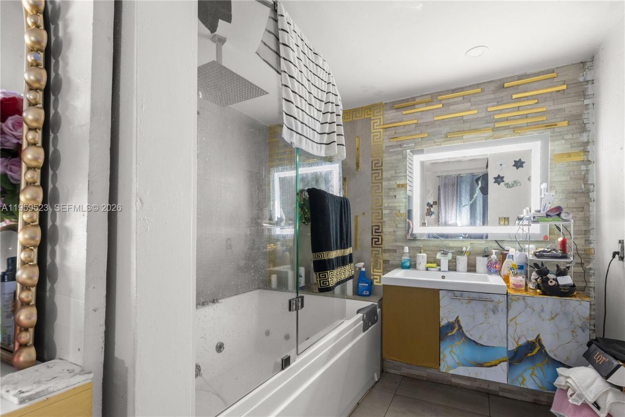 1051 NE 86th St, Miami, FL 33138 Photo