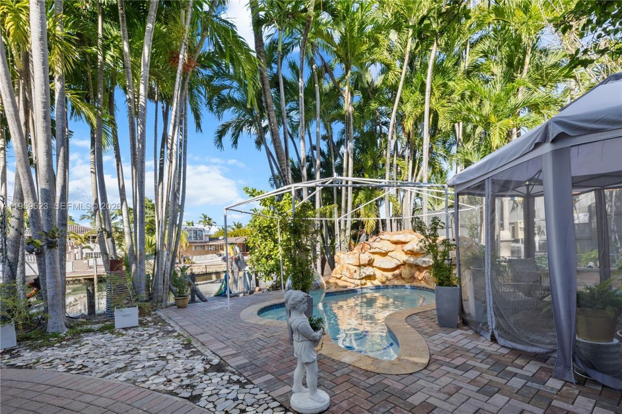 1051 NE 86th St, Miami, FL 33138 Photo