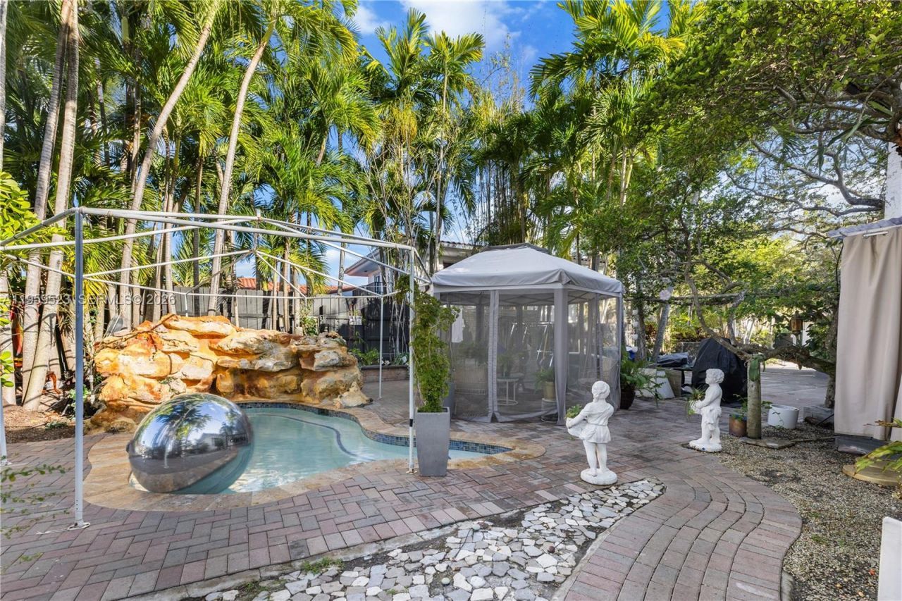 1051 NE 86th St, Miami, FL 33138 Photo