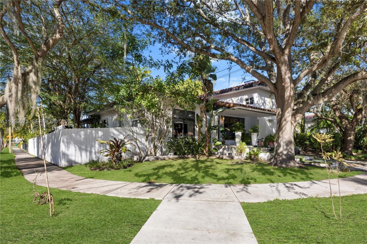 1051 NE 86th St, Miami, FL 33138 Photo