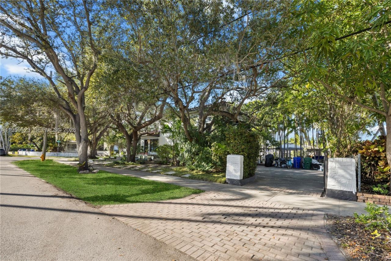 1051 NE 86th St, Miami, FL 33138 Photo