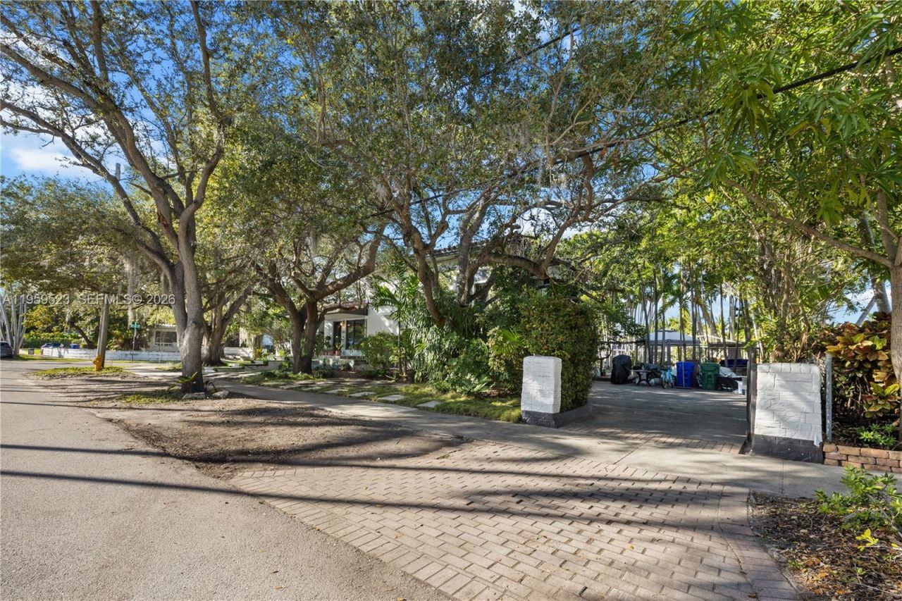 1051 NE 86th St, Miami, FL 33138 Photo