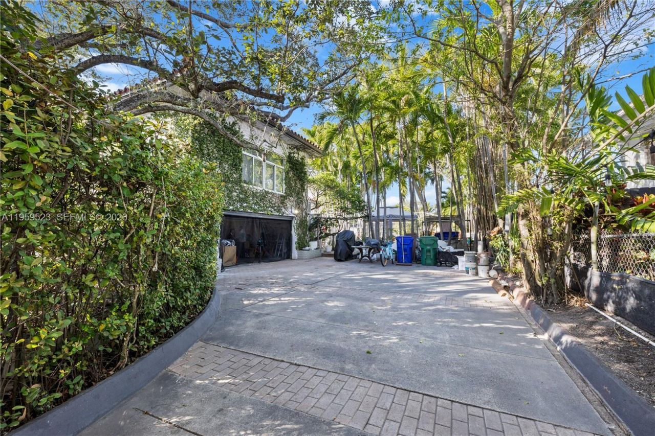 1051 NE 86th St, Miami, FL 33138 Photo