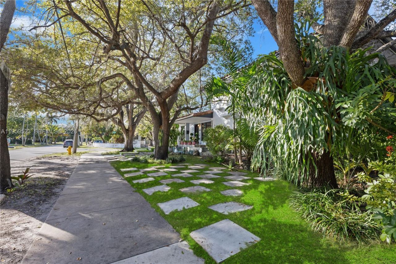 1051 NE 86th St, Miami, FL 33138 Photo