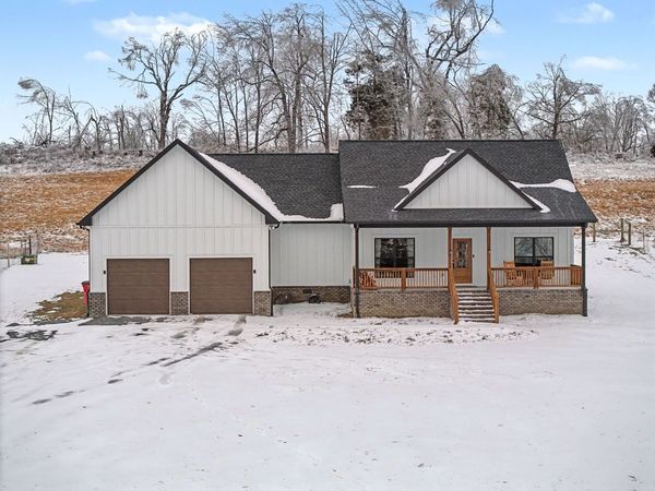 638 Howell Rd, Westmoreland, TN 37186