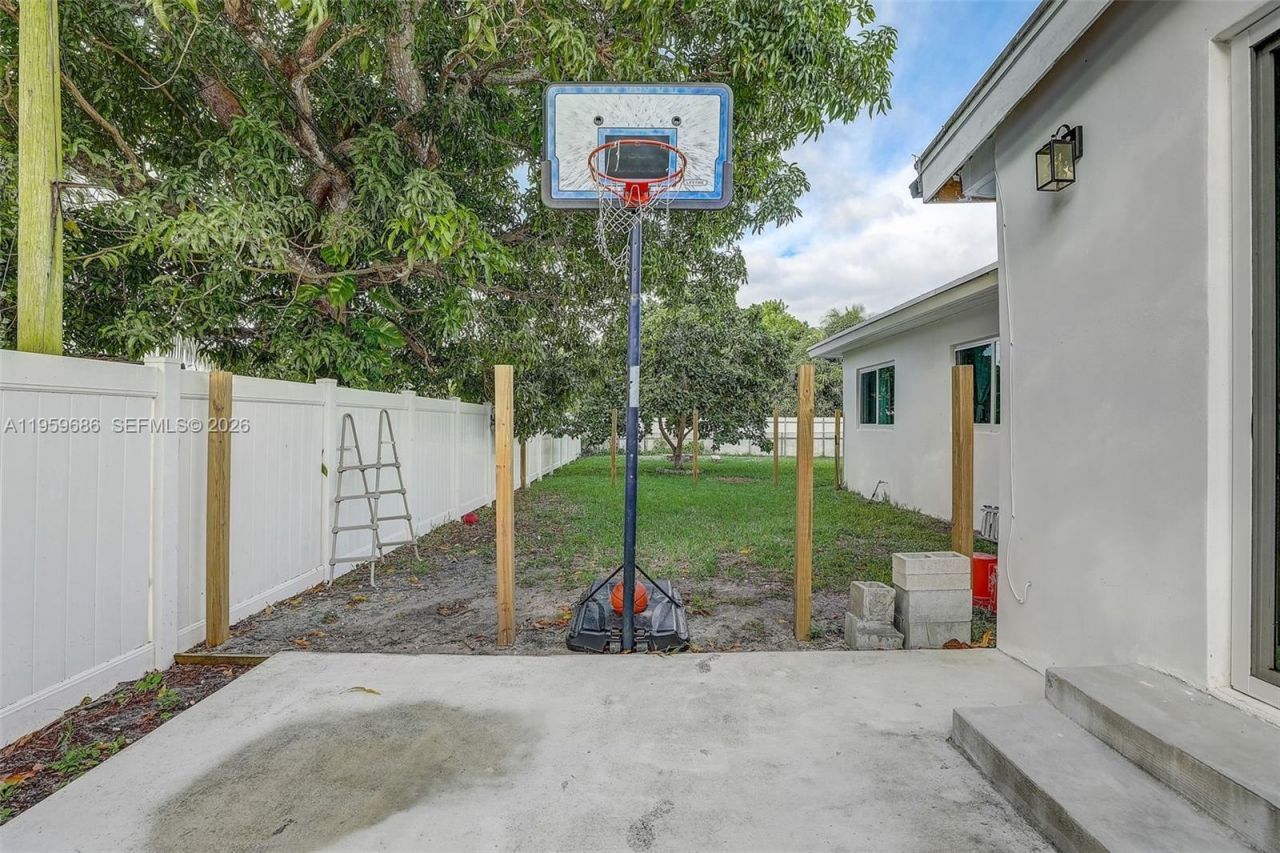 14530 Garden Dr , Miami, FL 33168 Photo