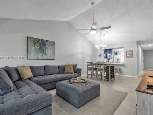 280 Timber Lake Cir, Unit 201, Naples, FL 34104