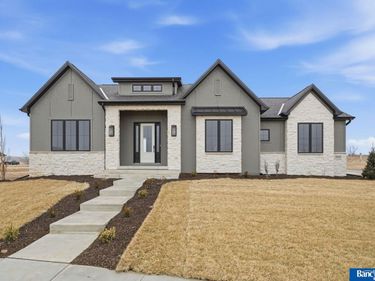 9856 S 42 Street, Lincoln, NE 68516