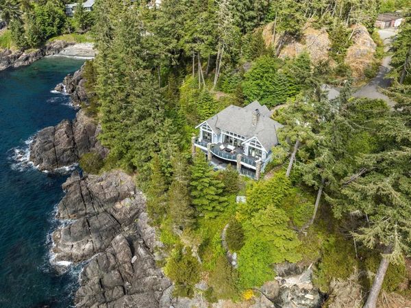 1050 Roxview Crt, Sooke, BC V9Z 1L8