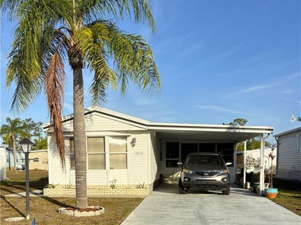 10580 Wales LOOP, BONITA SPRINGS, FL 34135