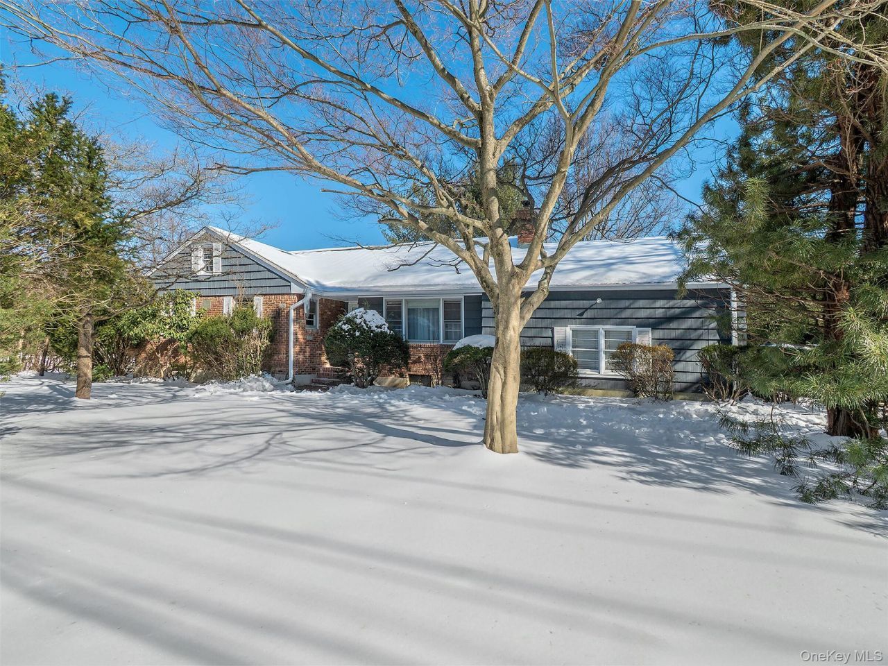 856 Glen Cove Avenue, Glen Head, NY 11545 Main Photo