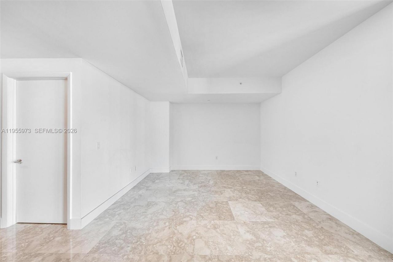 3131 NE 188th St, Unit 2-803, Aventura, FL 33180 Photo