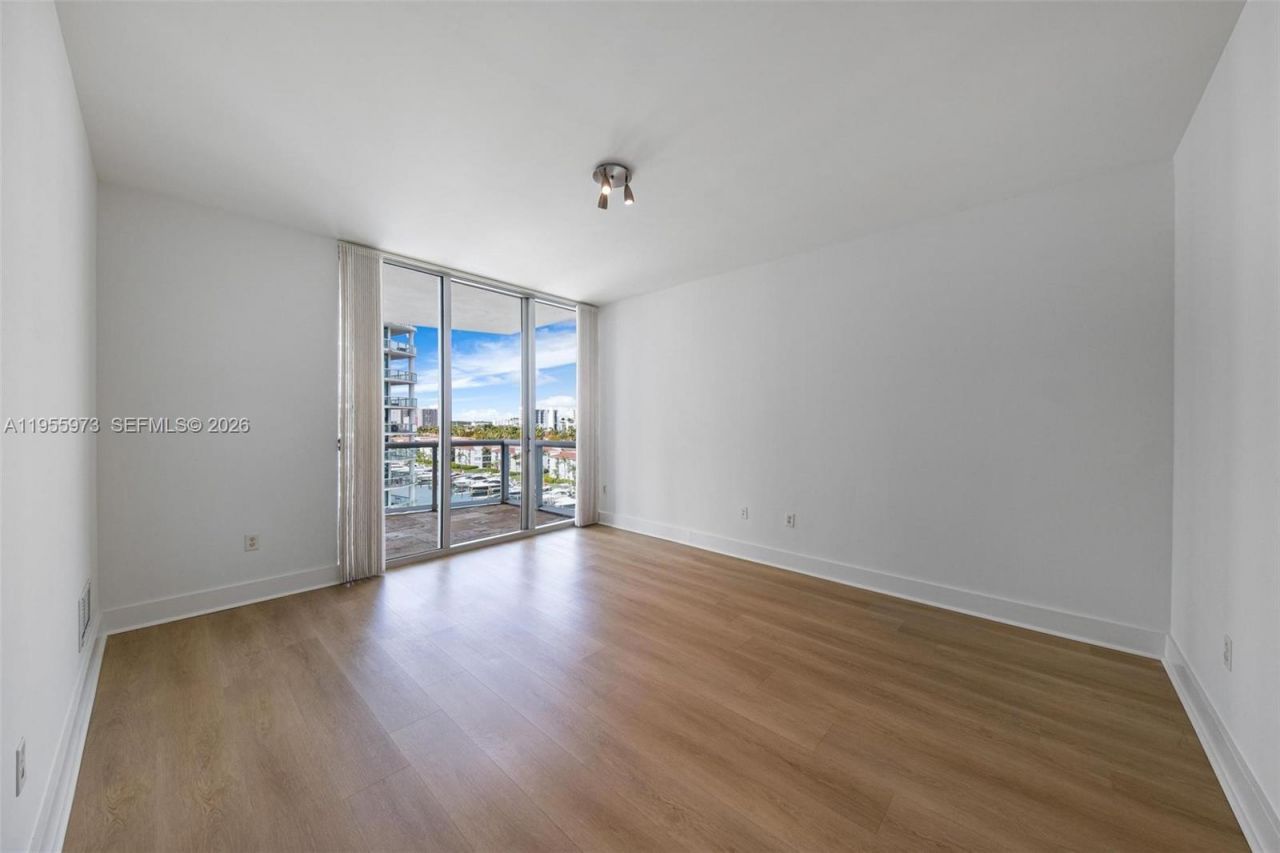 3131 NE 188th St, Unit 2-803, Aventura, FL 33180 Photo