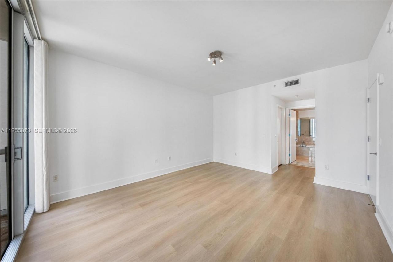 3131 NE 188th St, Unit 2-803, Aventura, FL 33180 Photo